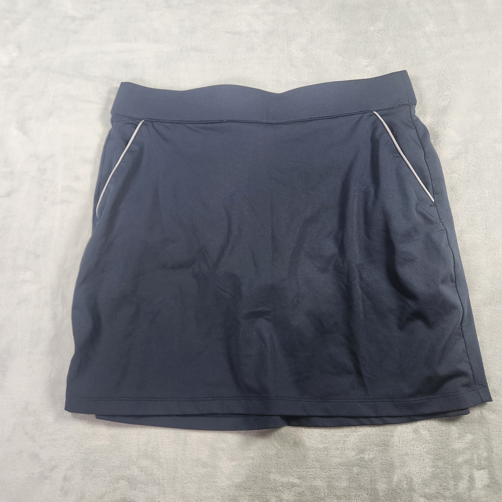 Women’s Navy Athletic Skort With Contrast Piping